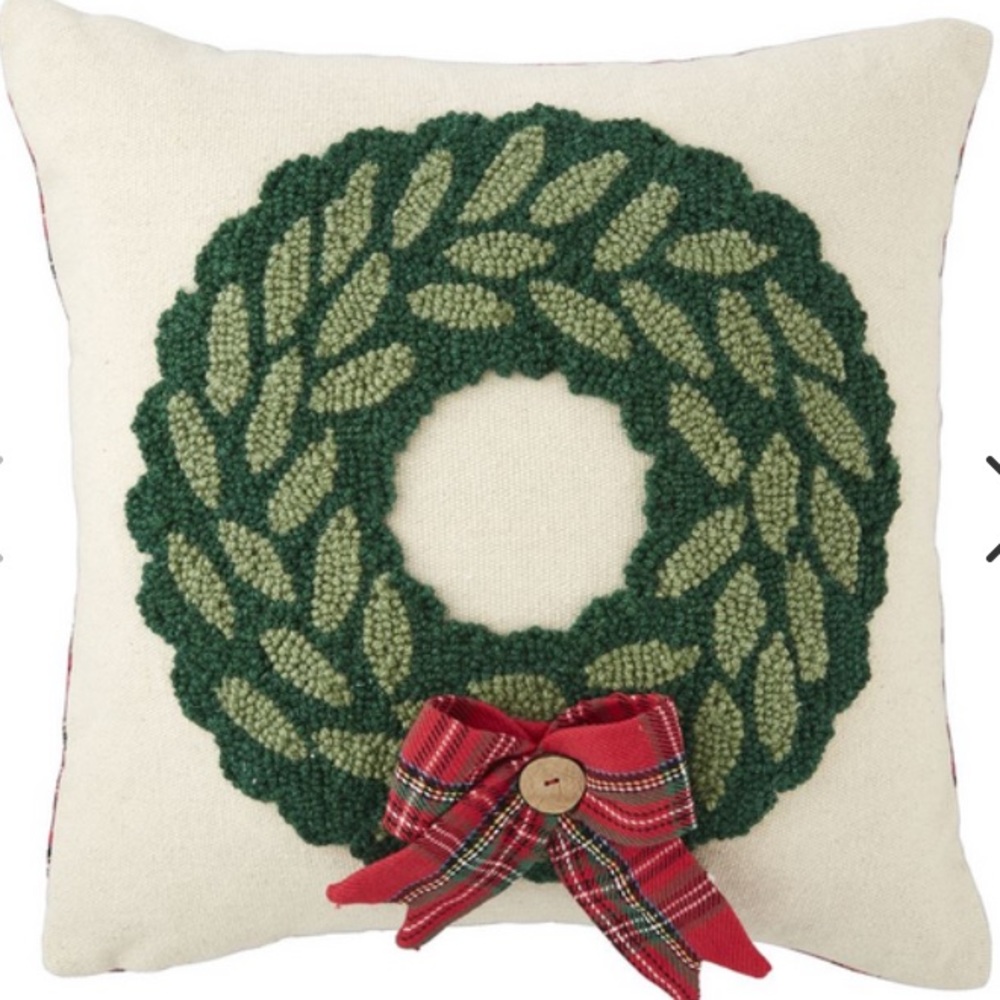 NWT Mud Pie Tartan wreath hooked pillow